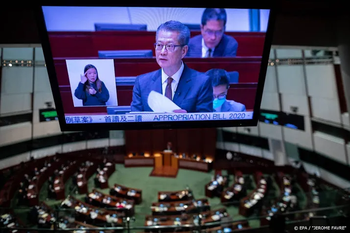 hongkong steunt door virus getroffen economie met gratis geld