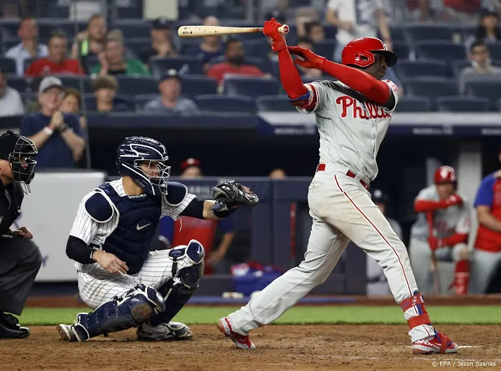 honkballer gregorius slaat phillies naar winst na 4 0 achterstand