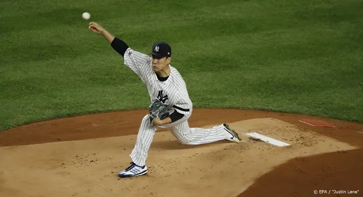 honkballer new york yankees in ziekenhuis na bal op hoofd