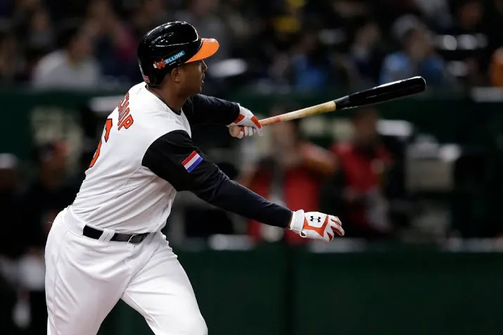 honkballer schoop naar milwaukee brewers