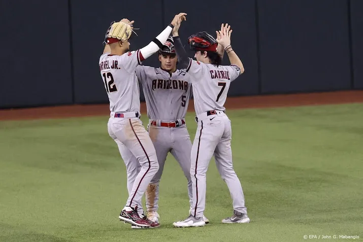 honkballers diamondbacks winnen tweede duel in world series