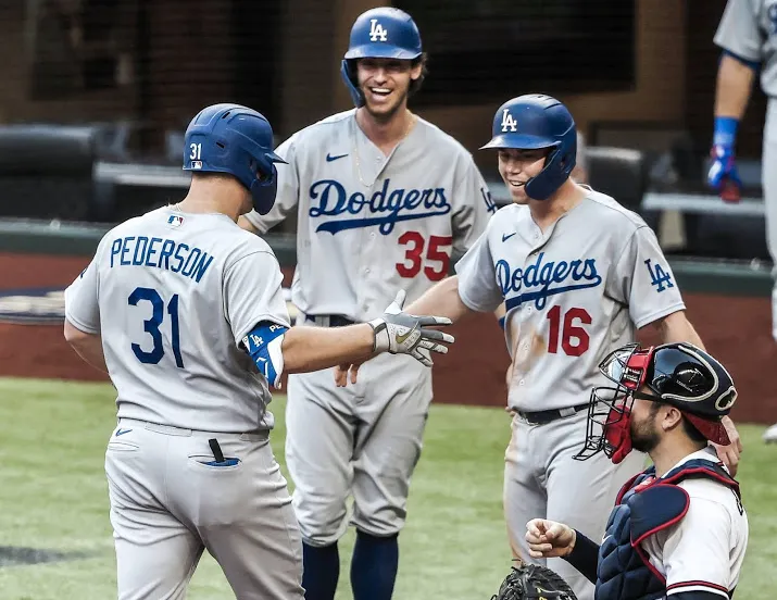 honkballers dodgers slaan hard terug tegen braves