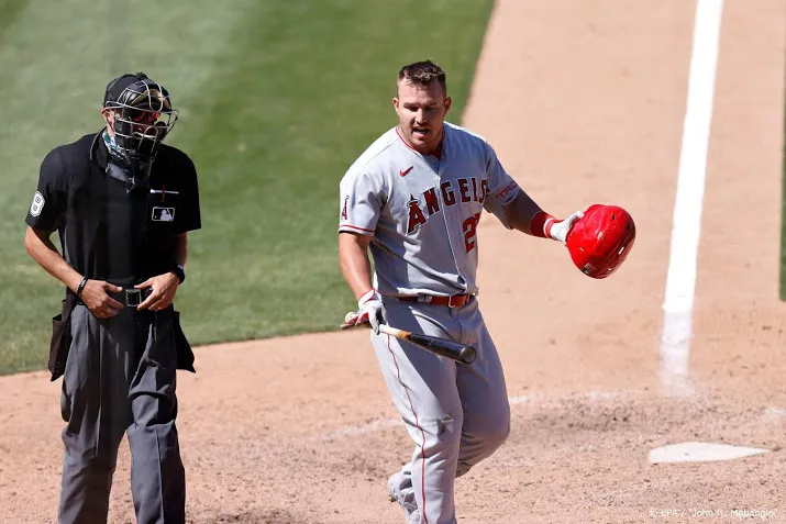 honkbalplaatje van mike trout brengt bijna 4 miljoen dollar op