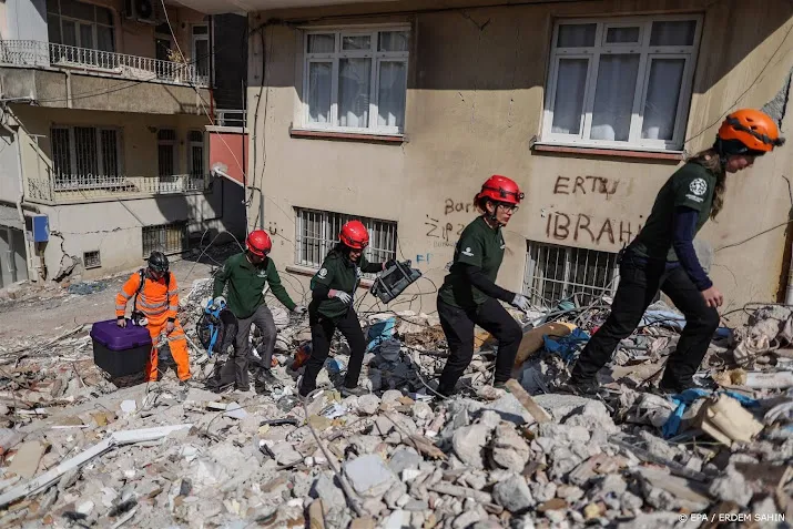 hoofdkantoor dokters van de wereld in antakya ingestort na beving