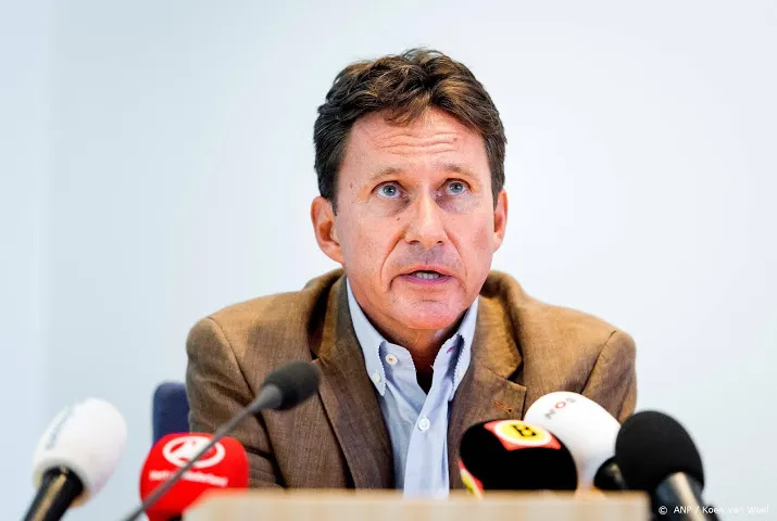 hoofdofficier van der voort vertrekt bij om