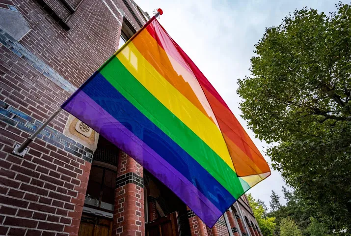 hoofdredacteur gaykrant opgepakt op verdenking van zedendelict