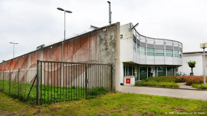 hoogeveen stopt met azc voor overlastgevers