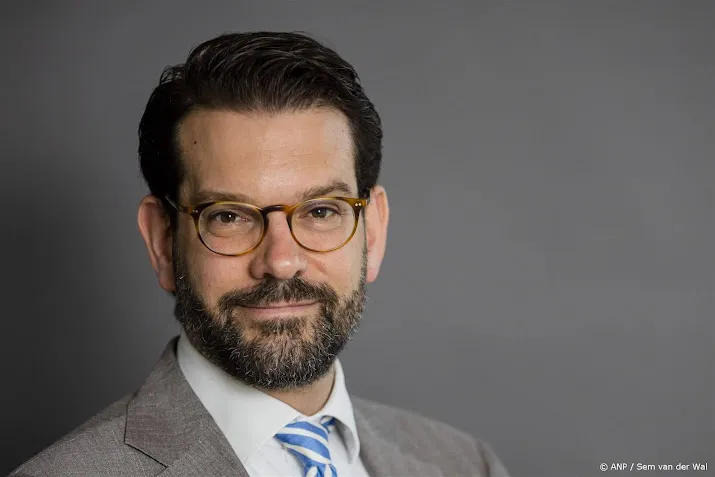 hoogleraar en vvd senator van den berg voorzitter universiteiten