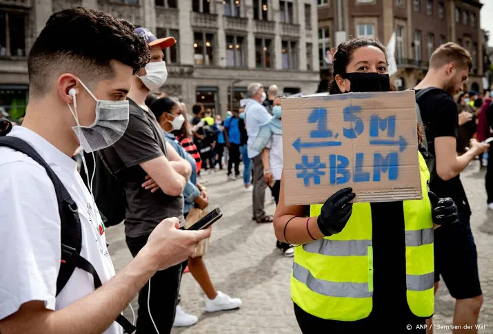 hoogleraar virologie betogers moeten goed op gezondheid letten