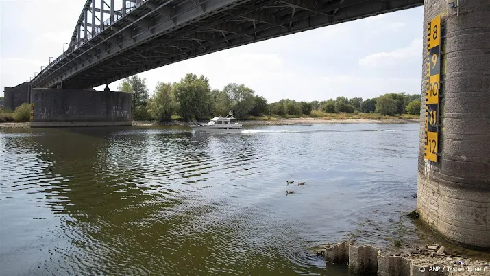 hoogwatergolfje op de rijn waterbeheerders blij