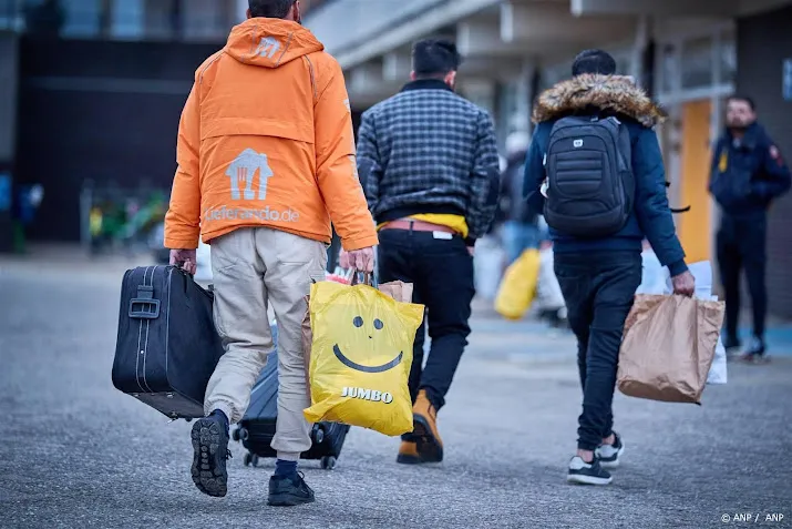 houten trekt plan opvang asielzoekers in om zorgen en vragen