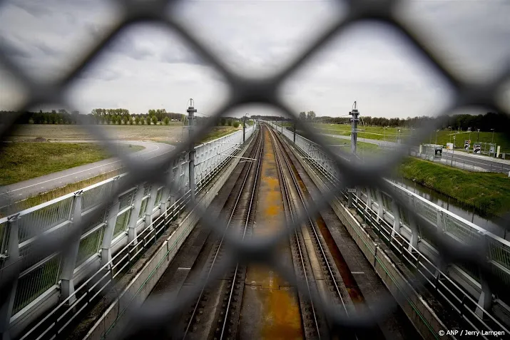 hsl treinverkeer wordt weer opgestart oorzaak storing onbekend