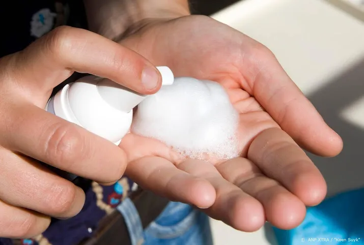 huidfonds na handen wassen vette creme smeren