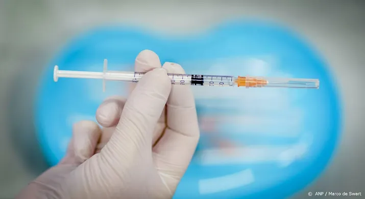 huisartsen geven eigen patienten boosterprik