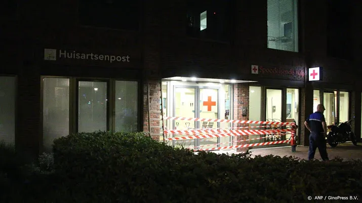 hulpdiensten op weg naar maasstad ziekenhuis