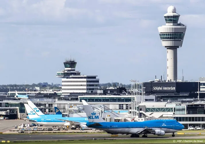 iata vindt verzoek schiphol tot schrappen vluchten schandalig