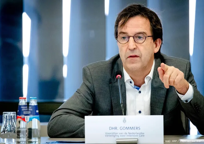 ic chef gommers voorzichtig kijken naar groene fase