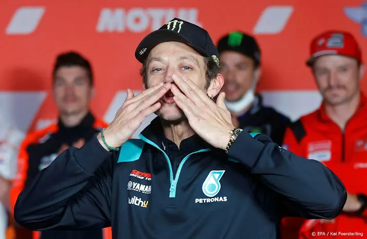 icoon rossi neemt met tiende plaats afscheid van motogp