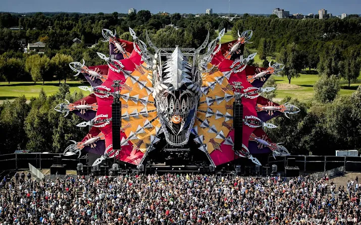 idt wel volle voetbalstadions en f1 maar geen festivals