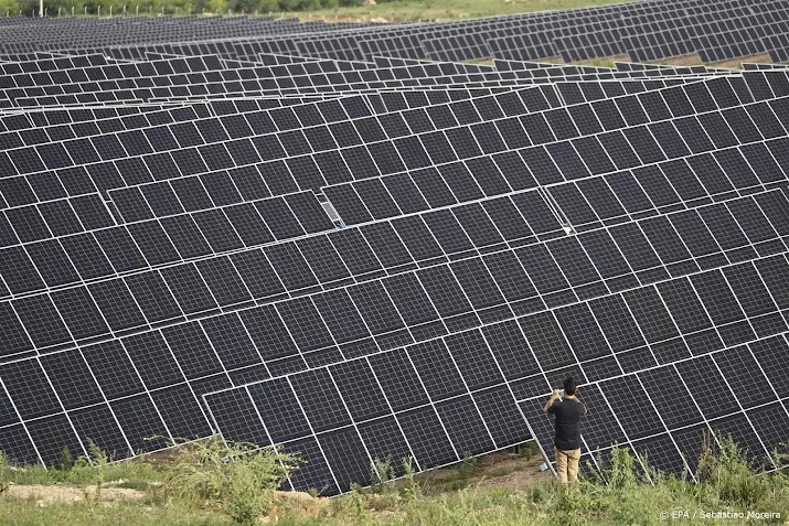 iea dit jaar meer investeringen in zonne energie dan in olie