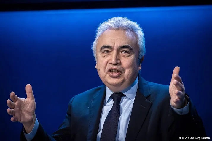 iea helft investeringen oliebedrijven moet naar schone energie