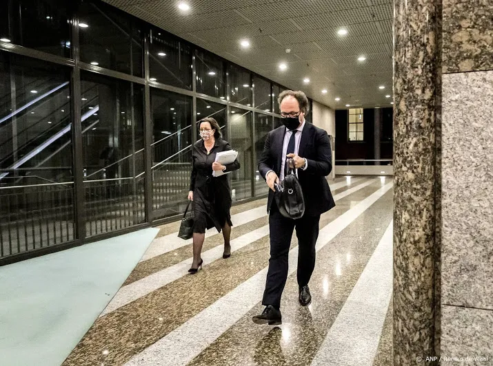 iedereen ontkent ruttes bron te zijn voor lekken over verslag