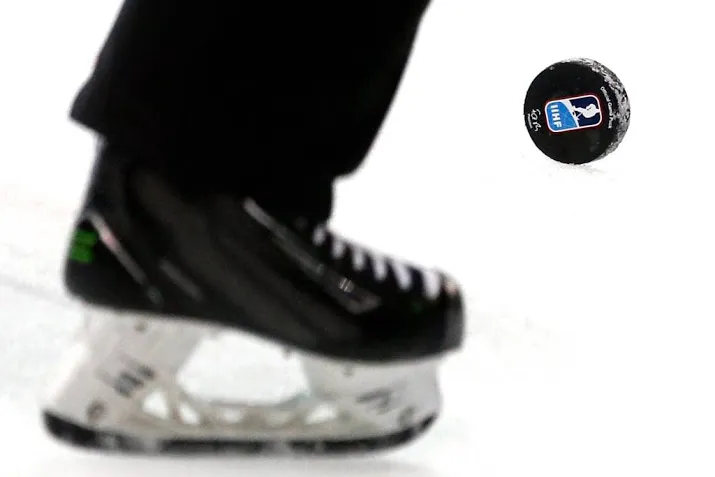 ijshockeyers pakken titel met klinkende zege