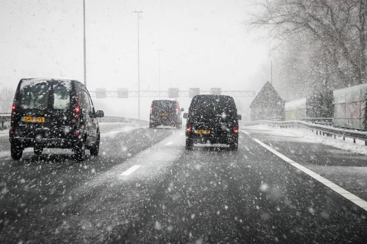 ijzel in zeeland en code geel om sneeuw
