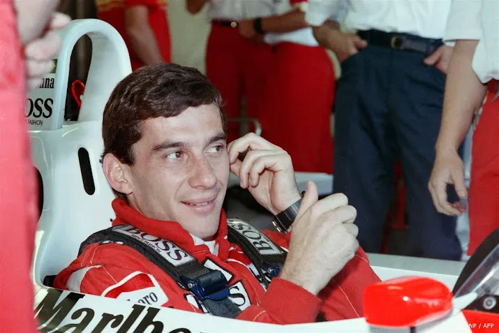 imola herdenkt verongelukte f1 coureur senna in bijzijn familie
