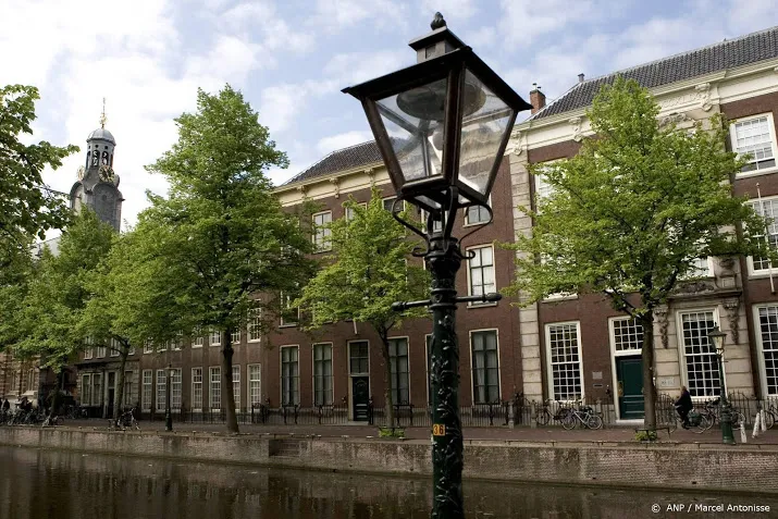 in 23 plaatsen gluren bij de buren