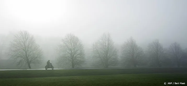 in hele land code geel om gladheid plaatselijk ook dichte mist