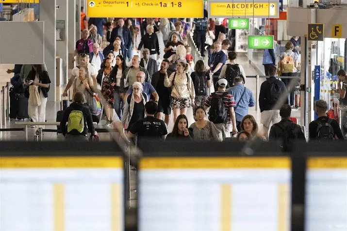 in juli voor het eerst na corona 6 miljoen reizigers op schiphol