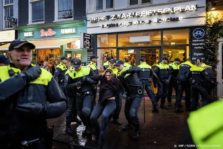 in totaal 101 demonstranten aangehouden bij waku waku