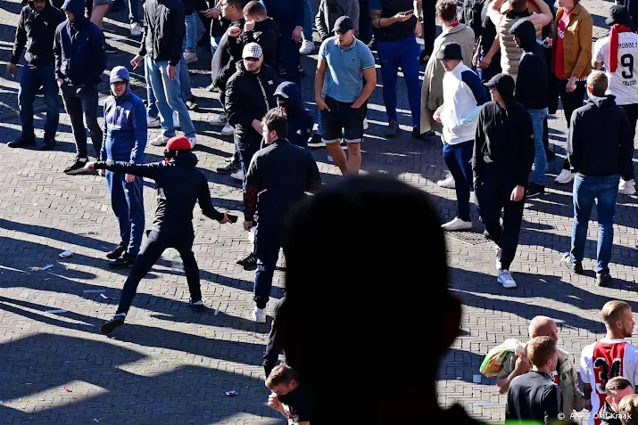 in totaal vijftien aanhoudingen bij ajax feyenoord