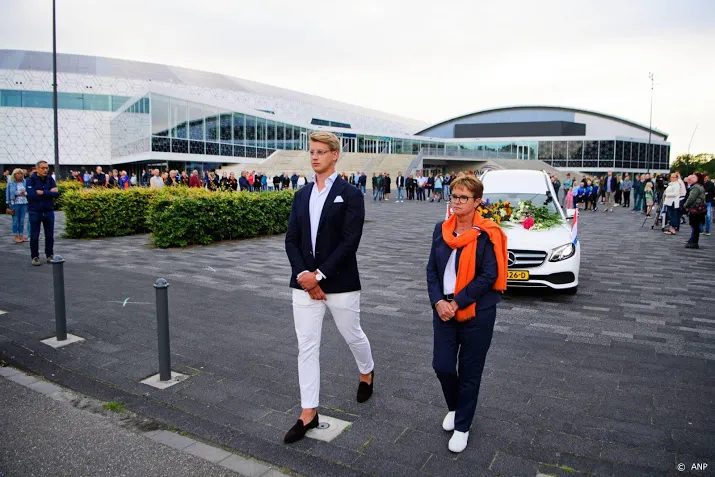 indrukwekkend eerbetoon aan shorttrackster van ruijven bij thialf