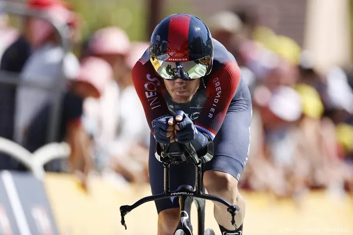ineos grenadiers neemt van baarle ook mee naar vuelta
