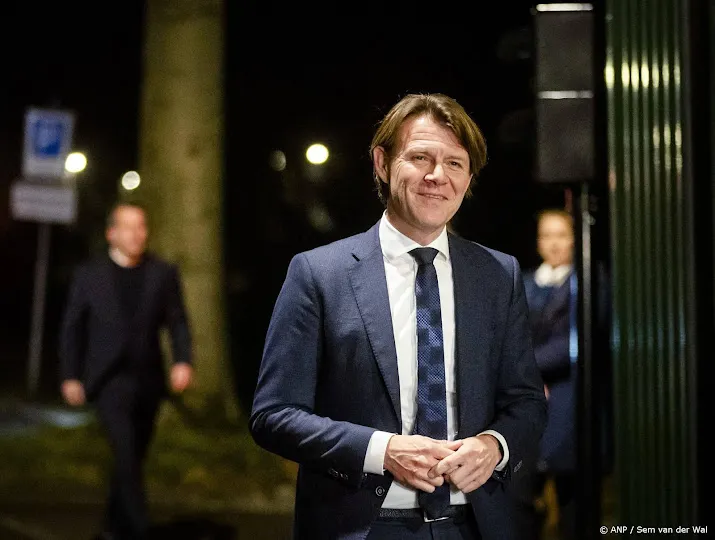 informateur putters biedt tweede kamer eindverslag aan