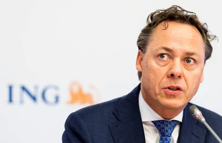 ing in schijnwerpers op vlak damrak