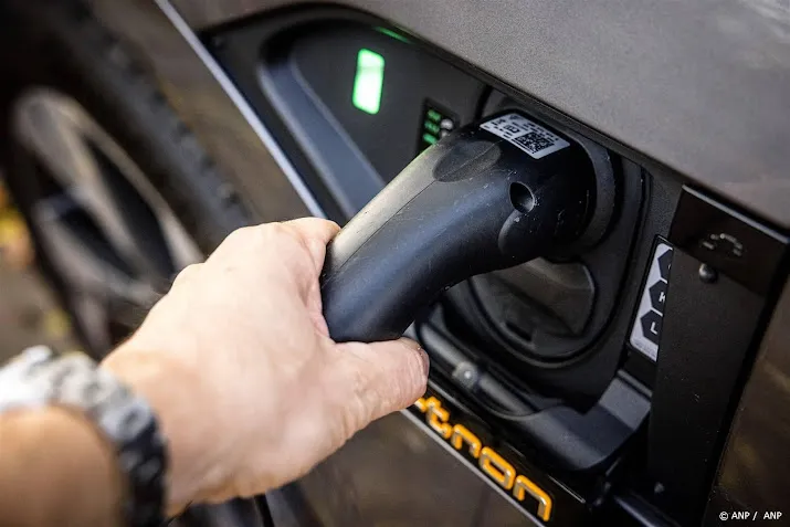 ing particulieren wachten af met aankoop elektrische auto