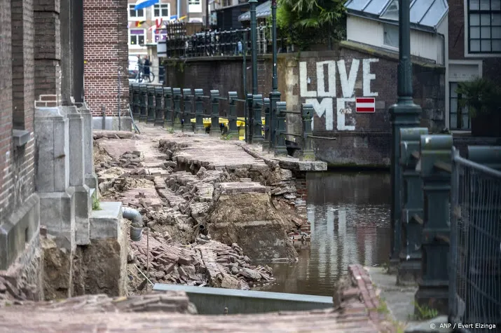 ingestorte kade amsterdam was verzwakt door aanvaringen