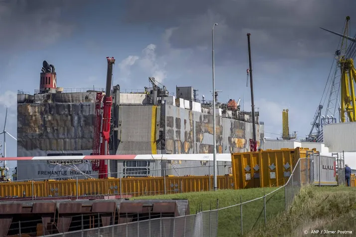 inspectie fremantle nog volop bezig scheepsolie bijna verwijderd