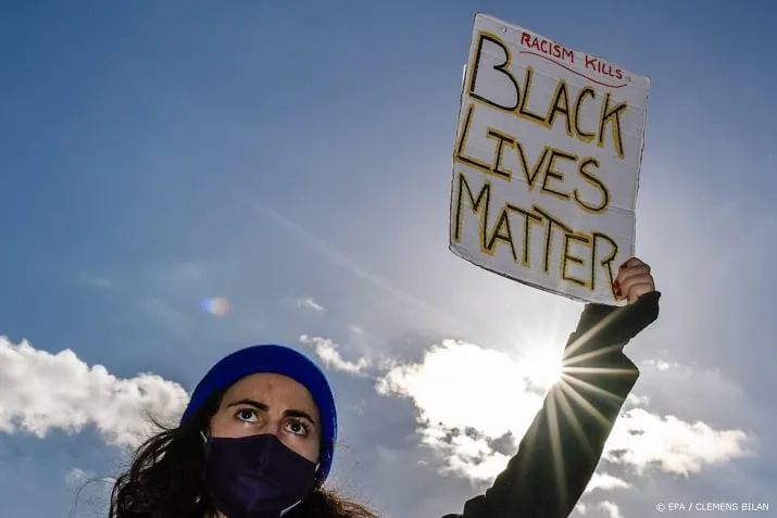 inspectie opkomst antiracismedemonstraties moeilijk te schatten