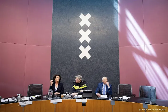 insprekers debat amsterdam op uva was sprake van politiegeweld