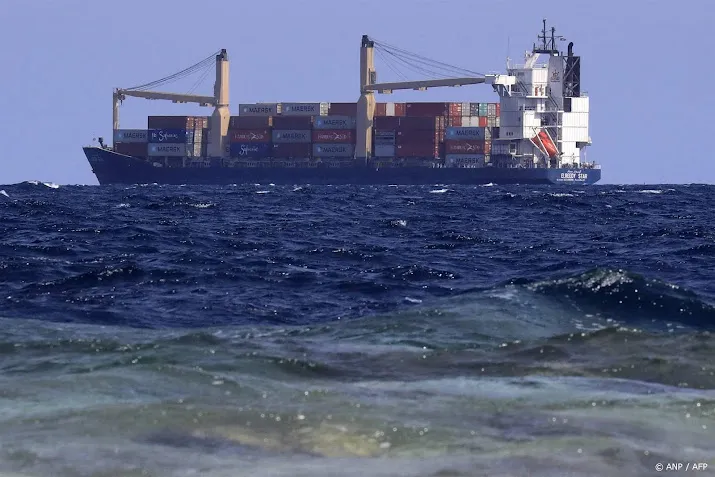 instituut bijna 70 procent minder containerverkeer op rode zee