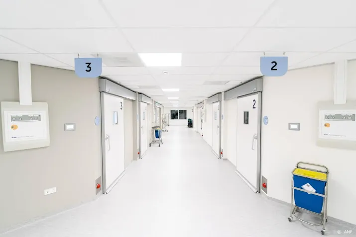 instroom patienten met corona in ziekenhuizen verder omlaag