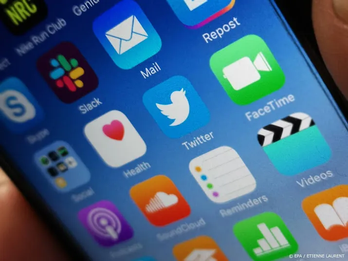 interfax russische rechter beboet twitter facebook en whatsapp