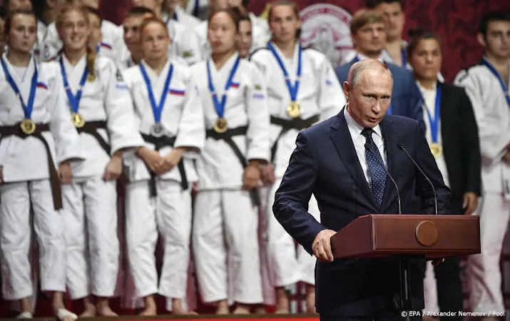 internationale judobond zet president poetin uit alle functies