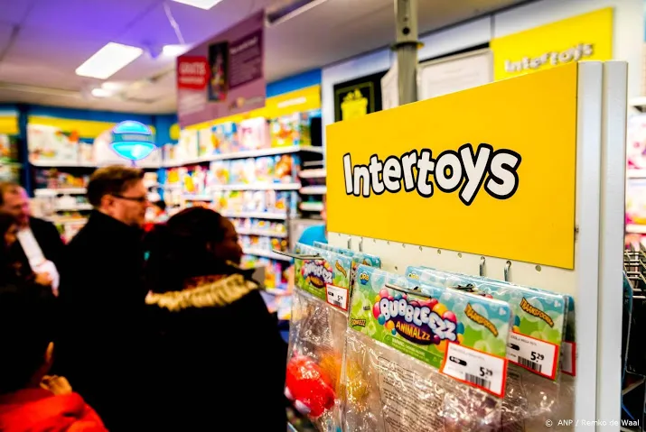 intertoys verkoopt zeven xxl speelgoedwinkels