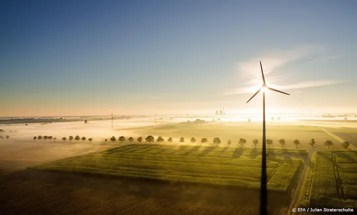 investeringen in schone energie bijna net zo hoog als in fossiel