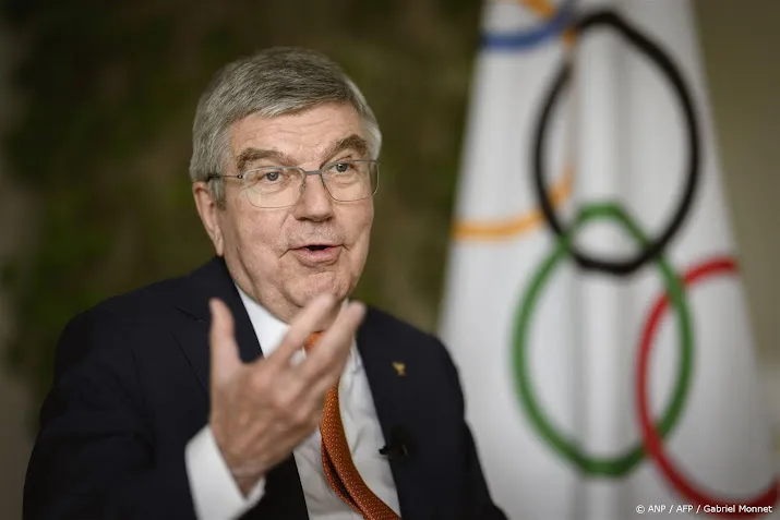 ioc baas bach wil nog voor de spelen in de seine zwemmen